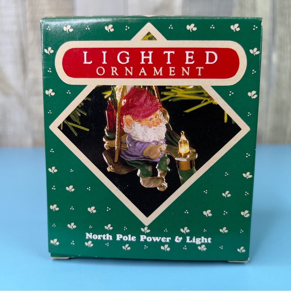 Hallmark Keepsake Magic Lighted Ornament North Pole Power & Light 1987